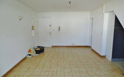 Grand studio avec balcon