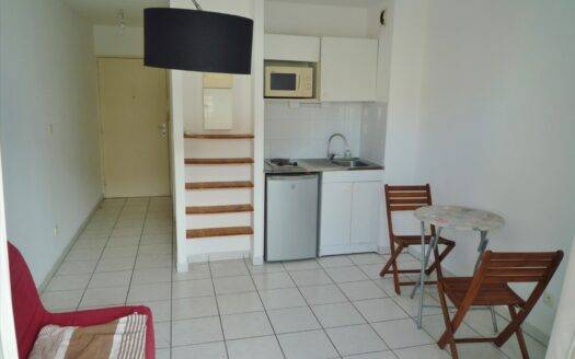 Studio proche toutes commodités sur Champs Fleuri